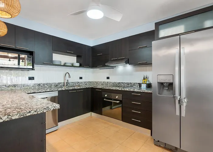 Spacious With Private Pool & Covered Patio Near The Сasa de vacaciones *