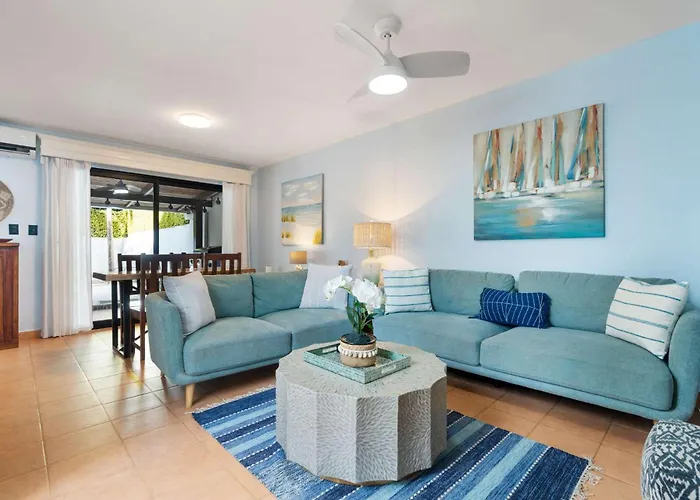 Spacious With Private Pool & Covered Patio Near The Сasa de vacaciones Playa Flamingo