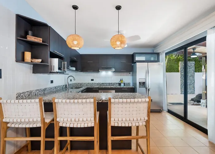 Spacious With Private Pool & Covered Patio Near The Playa Flamingo