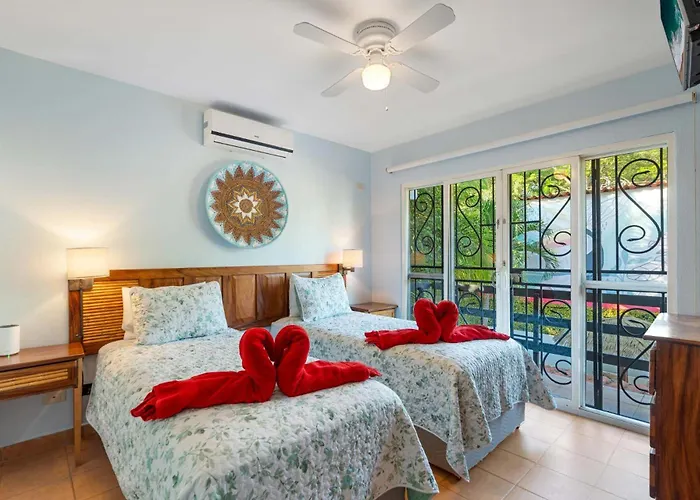 Spacious With Private Pool & Covered Patio Near The Vakantiehuis *
