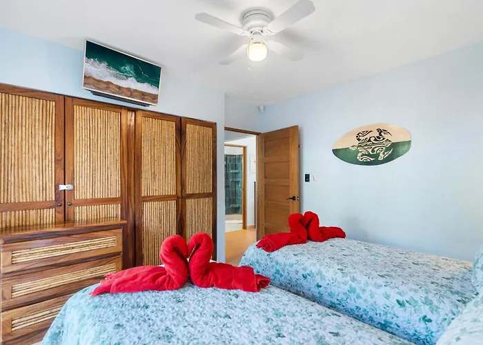 Vakantiehuis Spacious With Private Pool & Covered Patio Near The