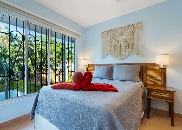 Spacious With Private Pool & Covered Patio Near The