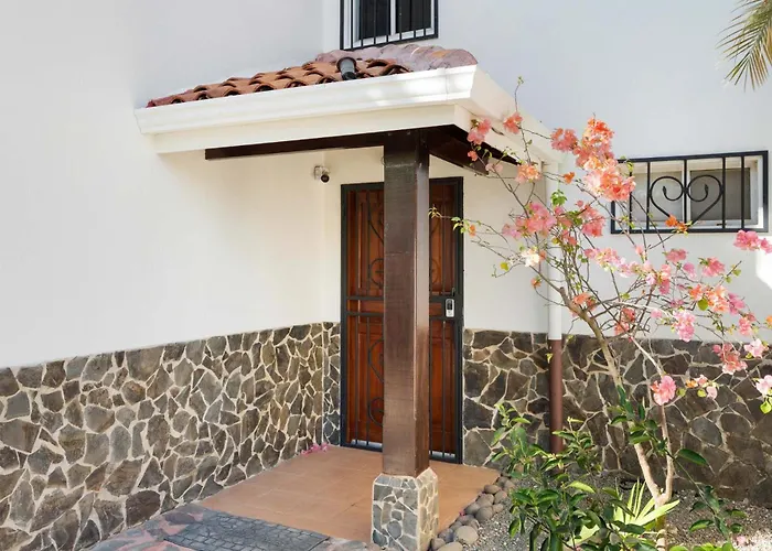 Spacious With Private Pool & Covered Patio Near The Vakantiehuis